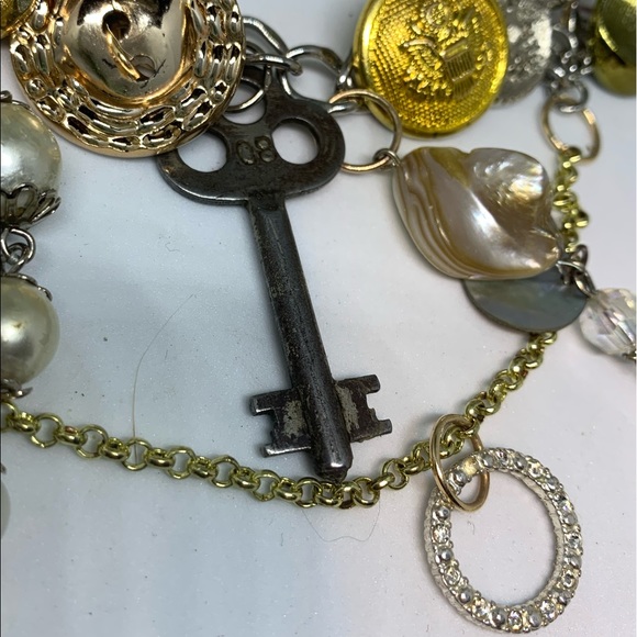 Skeleton key vintage feel charm bracelet, unique!! - Picture 4 of 5